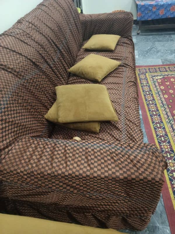 5 seatr sofa / Sofa for urgent sale 4