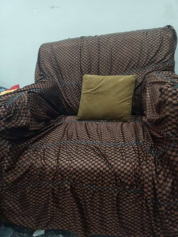 5 seatr sofa / Sofa for urgent sale 5