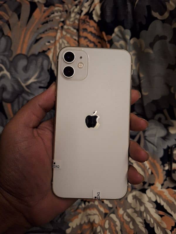 I phone 11 White (128GB) JV nonPTA for Sale 2