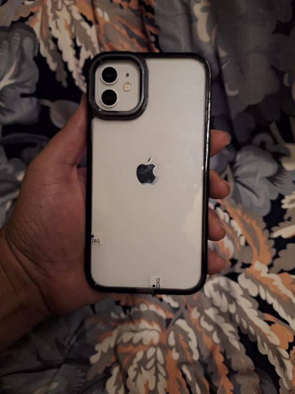 I phone 11 White (128GB) JV nonPTA for Sale 5