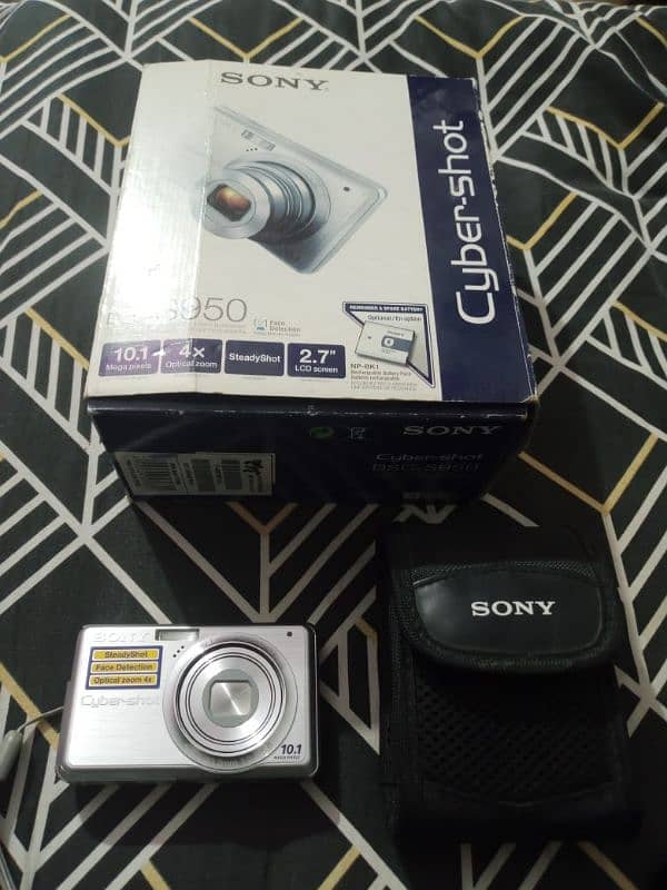 Sony cyber shot DSC-S950 digital camera 0