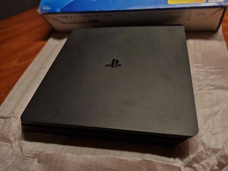 PS4 SLIM 1 TB 10/10 1