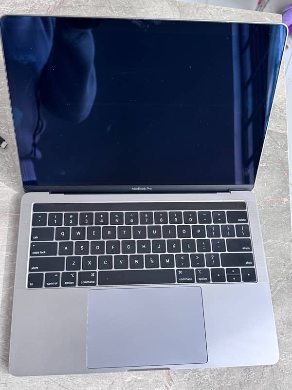 MacBook Pro 2019 | Core i5 | 16GB RAM | 256GB SSD | 13-INC - Excellent 2