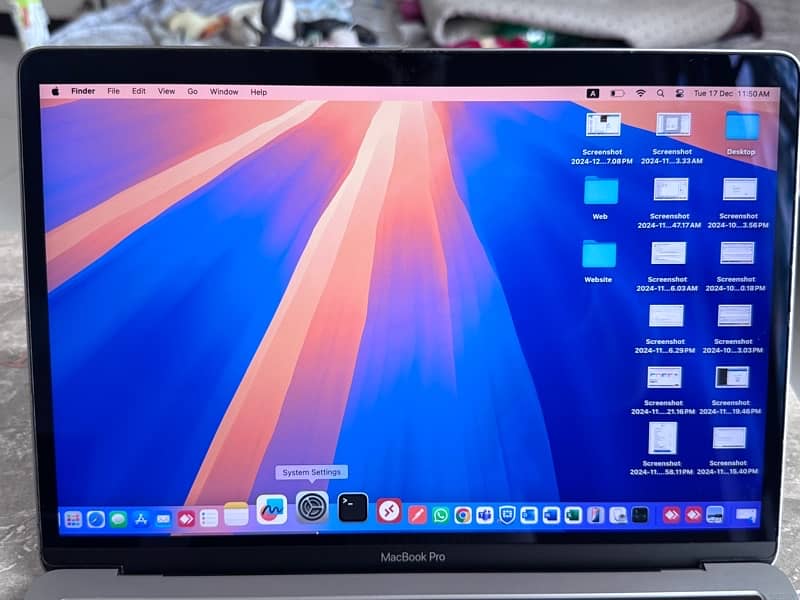 MacBook Pro 2019 | Core i5 | 16GB RAM | 256GB SSD | 13-INC - Excellent 5