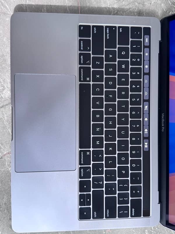 MacBook Pro 2019 | Core i5 | 16GB RAM | 256GB SSD | 13-INC - Excellent 6