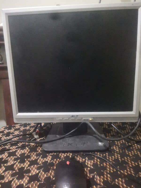 Core 2 due pc 1 GB ram  with 17" LCD 1