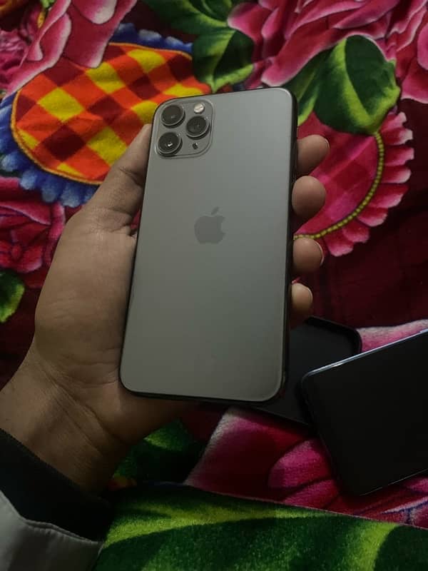 i Phone 11  factory unlocked  256 Gb 0