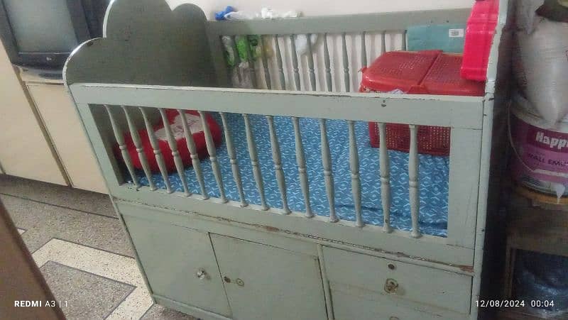 Baby cot for sale 3