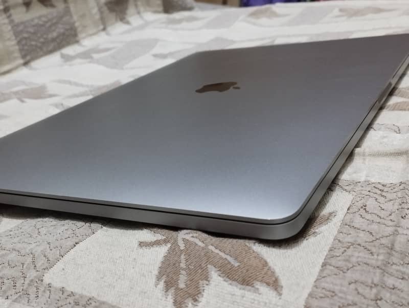 Apple Laptop MacBook Pro 2019 A2141 16 inch 1