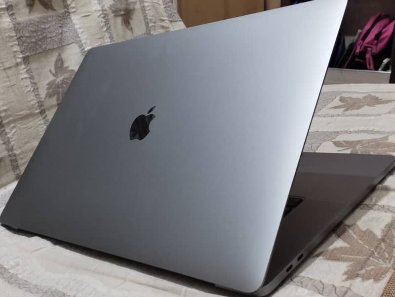 Apple Laptop MacBook Pro 2019 A2141 16 inch 7