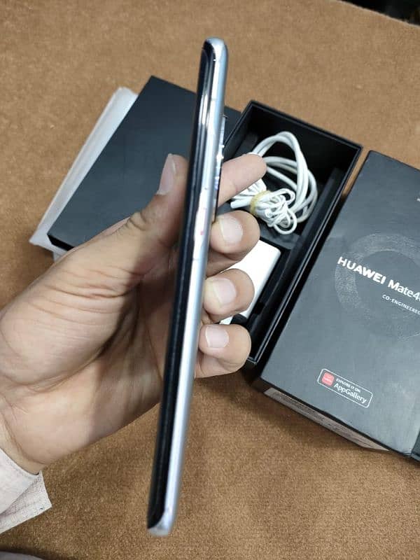 Huawei Mate 40 pro 8Gb RAM 128Gb momery Full box 0334.7526. 469 1