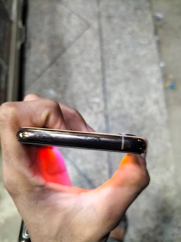 IPHONE 11 pro 256gb pta approved 5