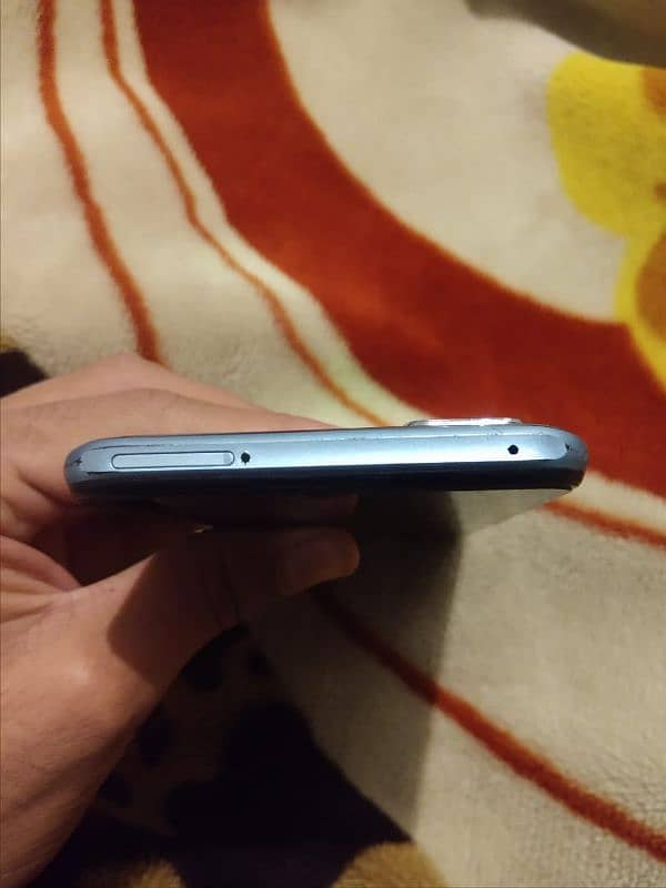 I'm selling my phone Vivo y53s 8+4.128 0