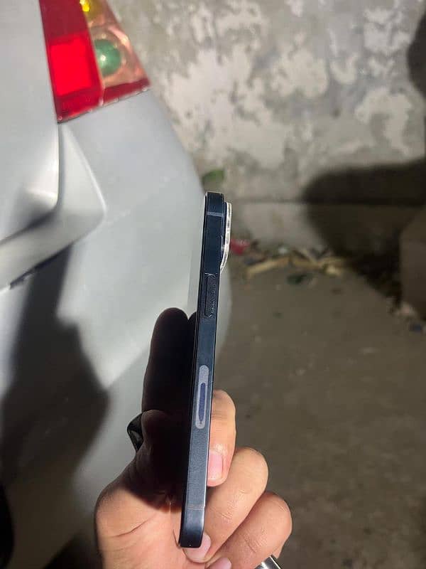 Iphone 14 10/10 condition 1