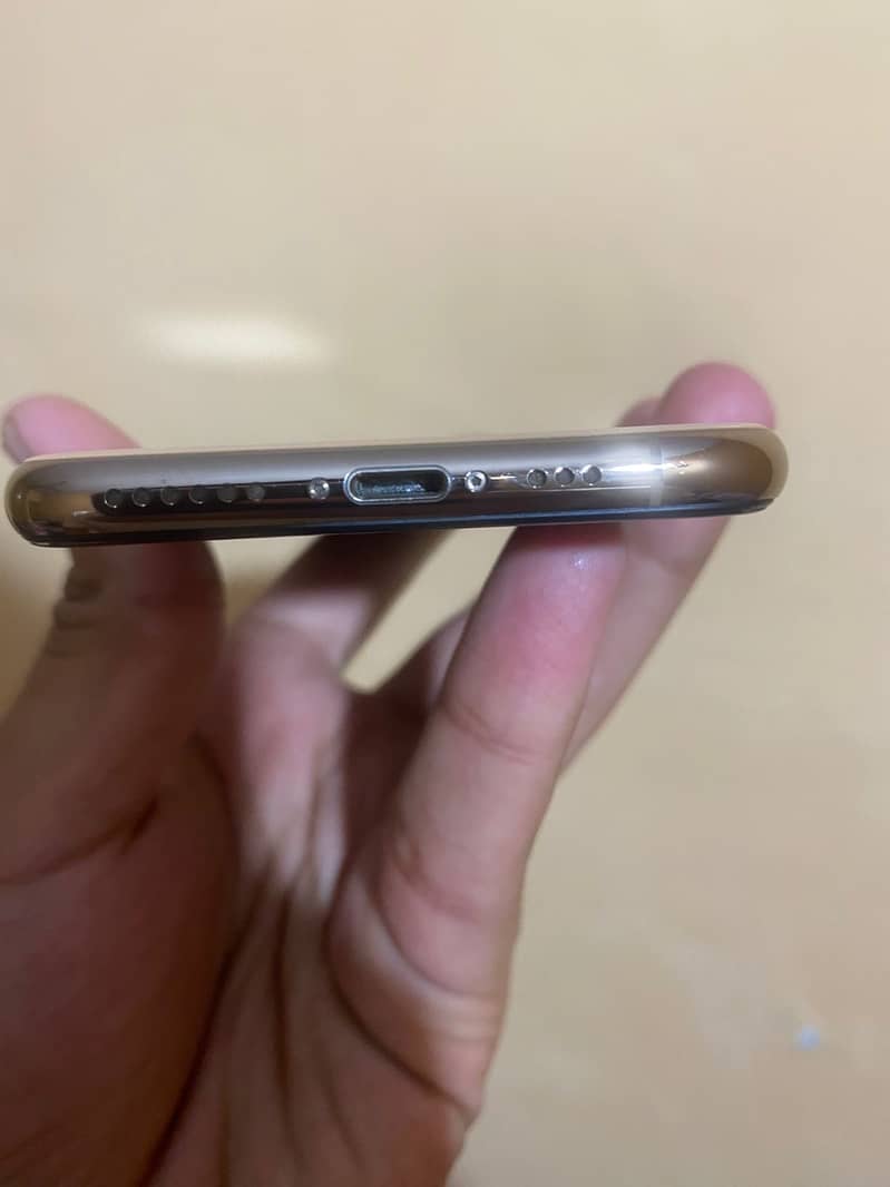 Apple iPhone XS 3