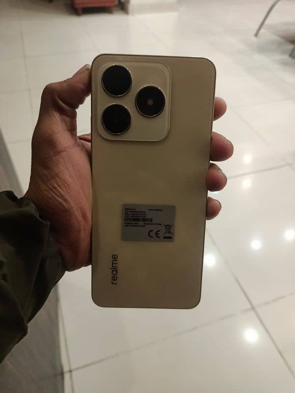 realme C61 0