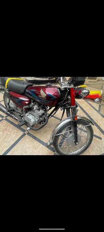 Honda 125 only 783kilomter use own my name invoice peshawar EC 928 3