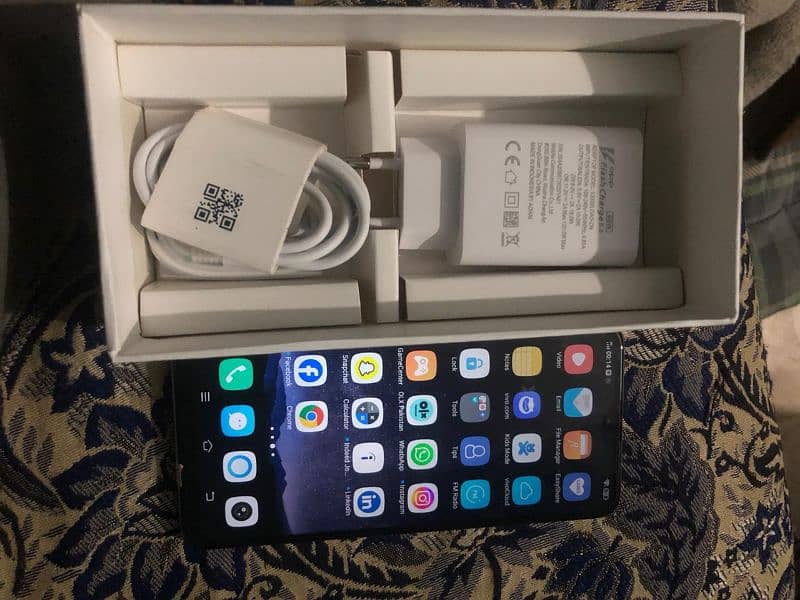 Vivo y19 8 + 256 new set 10/10 condition only one day used with box 1