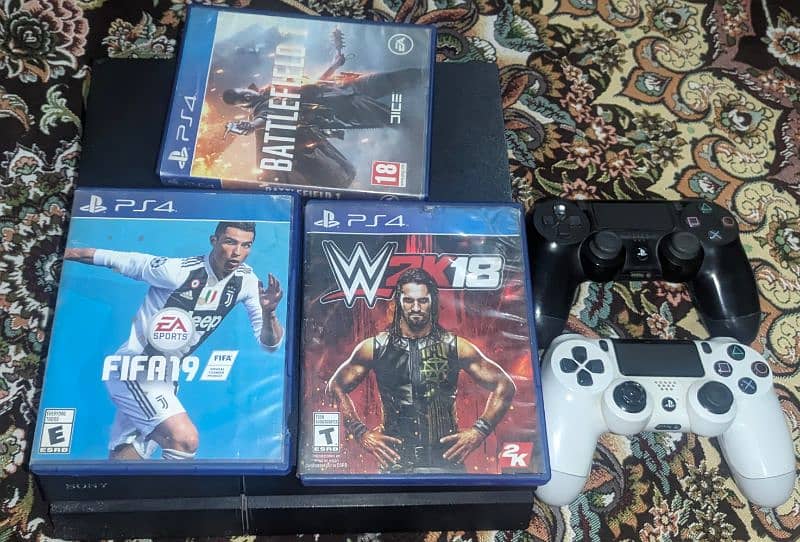 playstation 4 , 2 controllers and 3 disc games 3