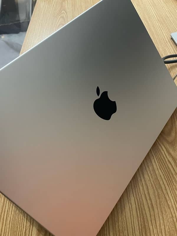 14 inch MacBook Pro M1 Pro 16 GB 1TB 1