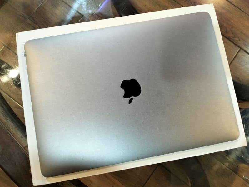 MacBook Pro M2 2