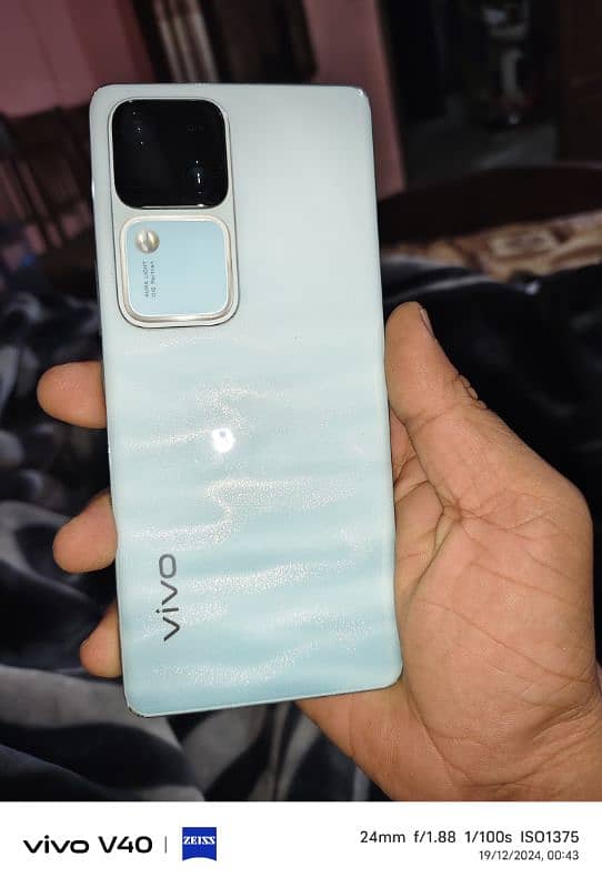 Vivo V30 12/256 7