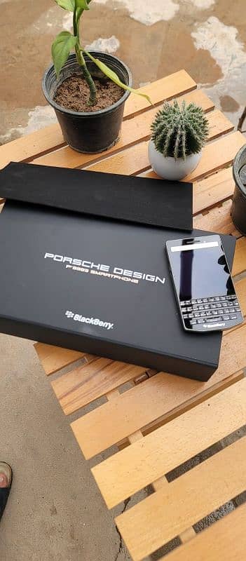 blackberry Porsche 1