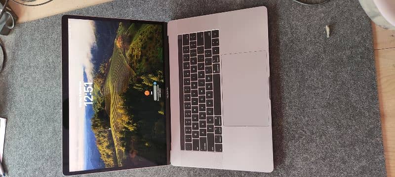 MacBook PRO 15" 2018 i7 16/256GB 2