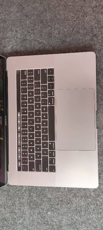 MacBook PRO 15" 2018 i7 16/256GB 5