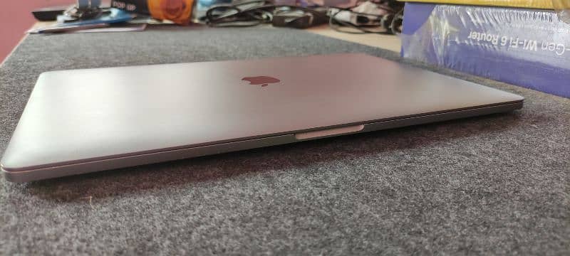 MacBook PRO 15" 2018 i7 16/256GB 6