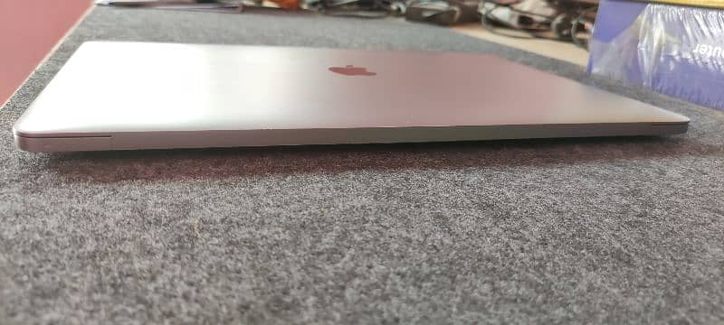 MacBook PRO 15" 2018 i7 16/256GB 8