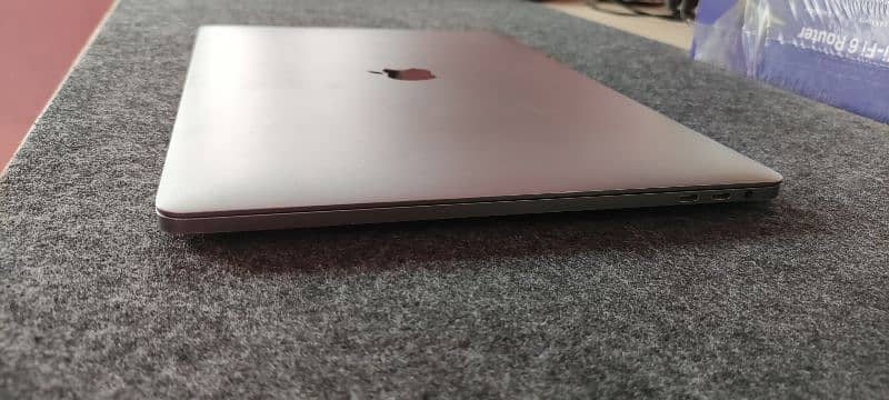 MacBook PRO 15" 2018 i7 16/256GB 9