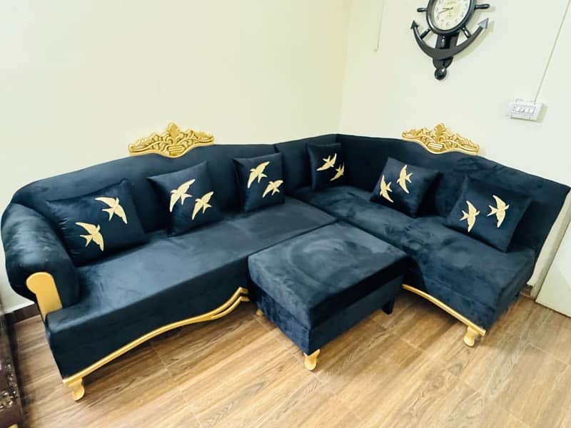 L shaped 10/10 condition sofa set 0