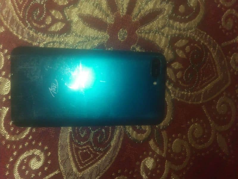 good condition itel mobile 2gb rem 32gb rom 5