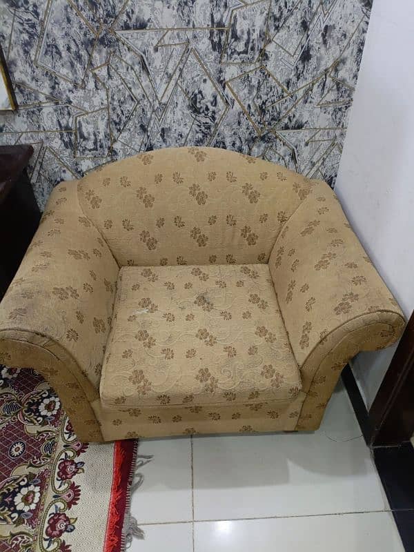 urgent sale. Home used sofa set 5