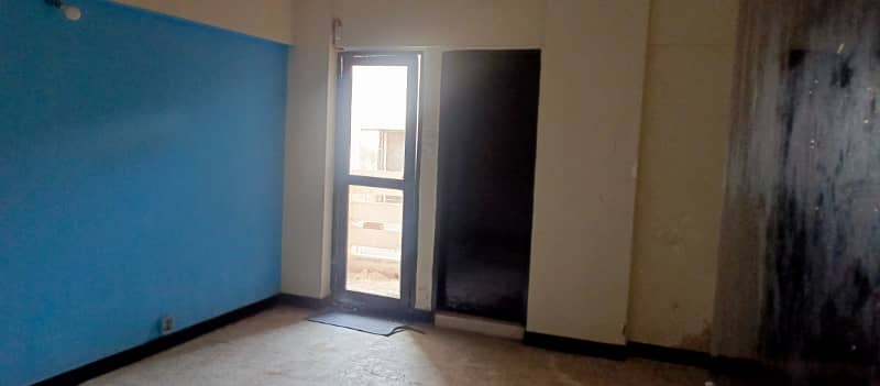 55000. commercial office rent. Near almutafa hospital kay pass. 3 floor 2 bed dd. Iftikhar estate 11