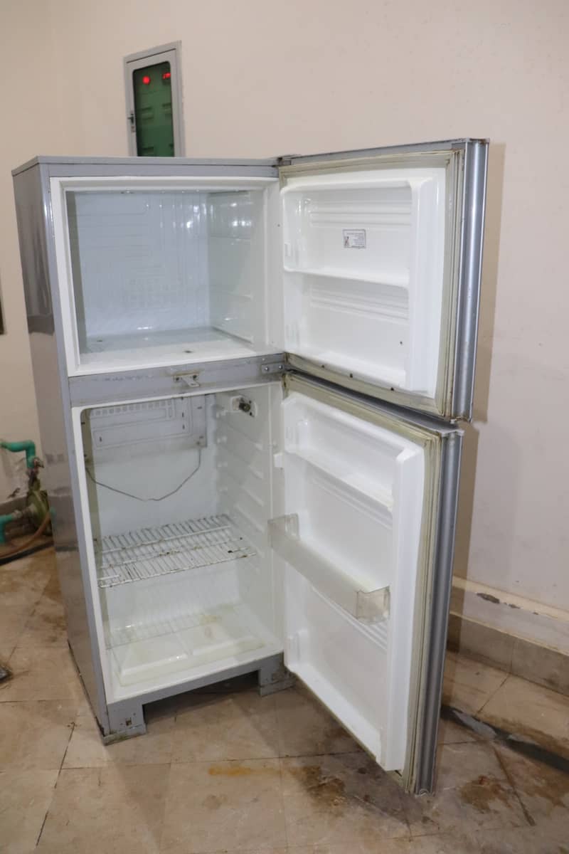 PEL FRIDGE  MEDIUM SIZE 4