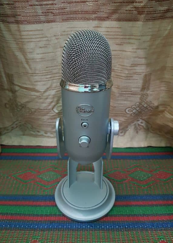 Blue Yeti Professional Studio Mic. 0