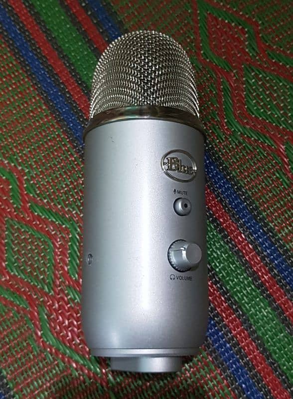 Blue Yeti Professional Studio Mic. 1