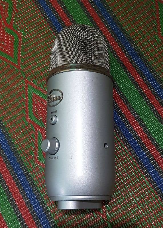 Blue Yeti Professional Studio Mic. 2