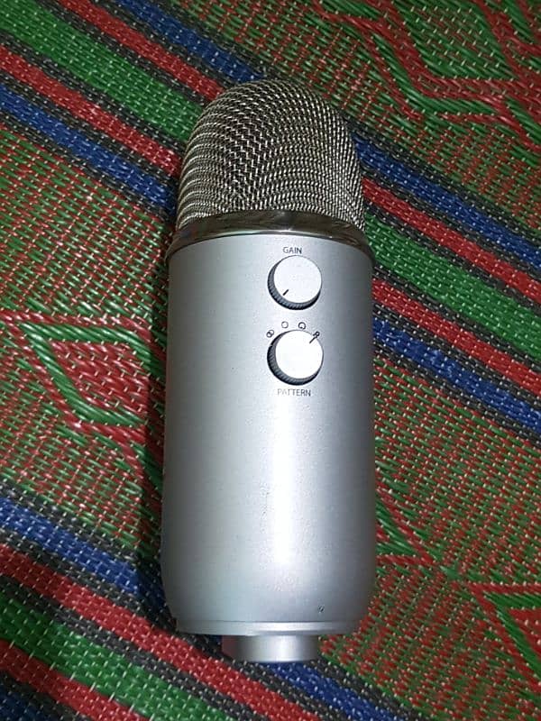 Blue Yeti Professional Studio Mic. 3