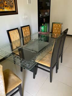 Selling 6 seater dining table