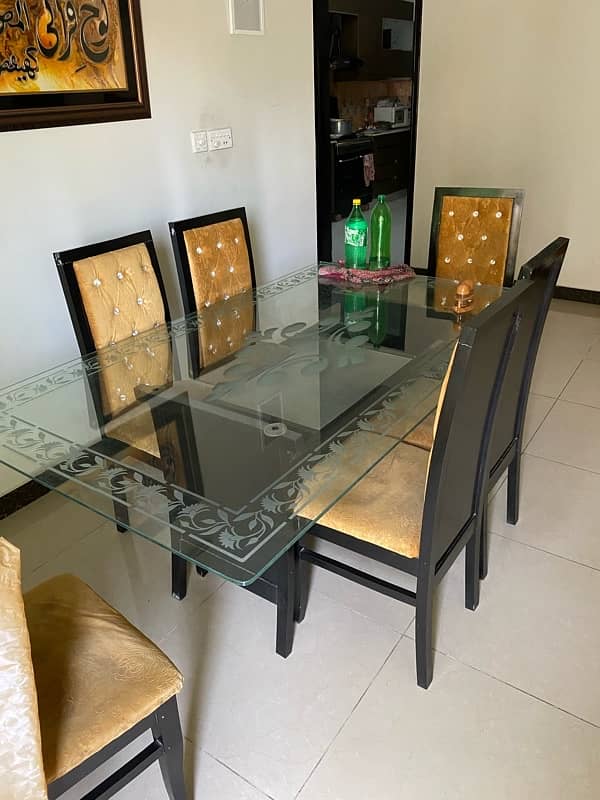 Selling 6 seater dining table 0