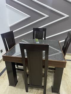 4 chair dinning table with mirror top