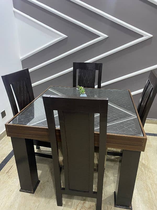 4 chair dinning table with mirror top 0