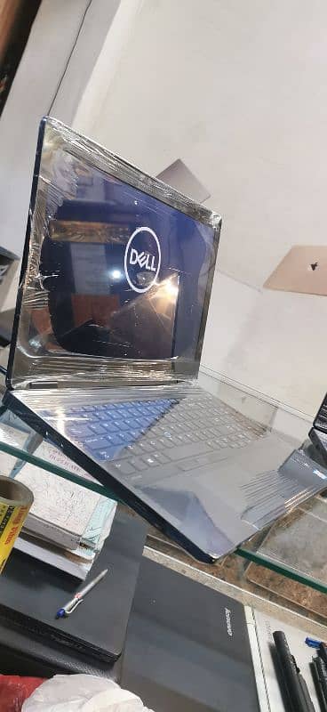 dell/i7/7th HQ/8/256/2gb grapic/15" 0