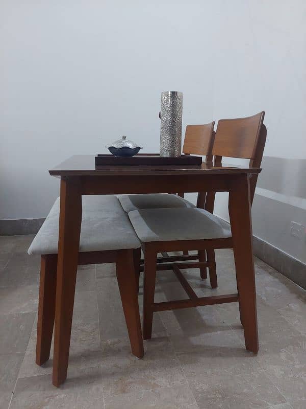 Dining Table for sale (used only for 2 x months) 1