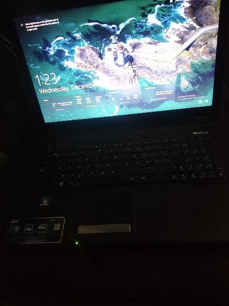 Asus laptop 18 inches big display 0