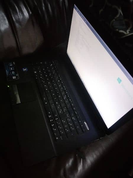 Asus laptop 18 inches big display 1