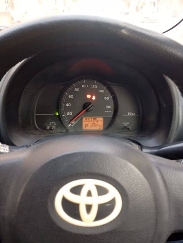 Toyota Vitz 2011 8